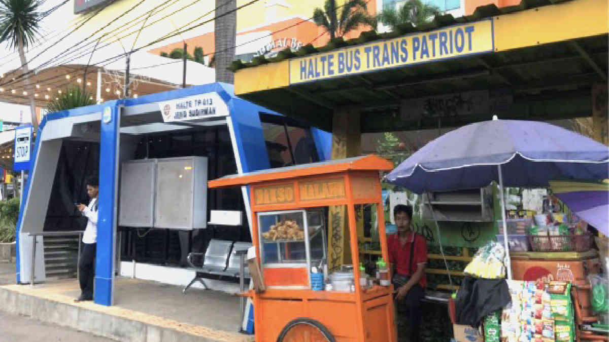 Hujan Deras, Halte Sultan Kota Bekasi yang Baru Dibangun Bocor