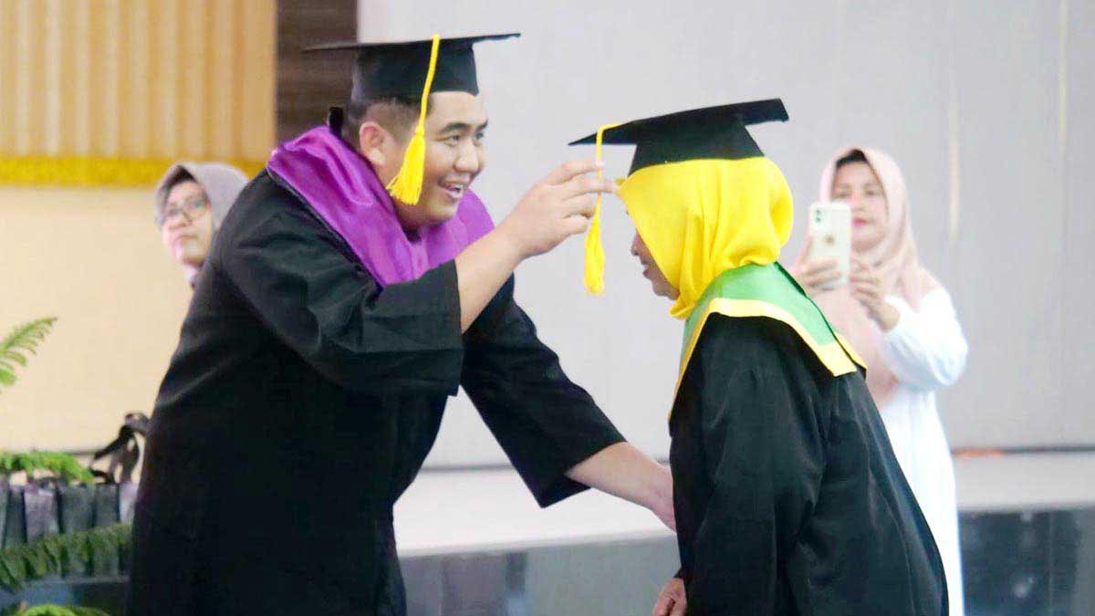 Bupati Bintan Wisuda 34 Lansia