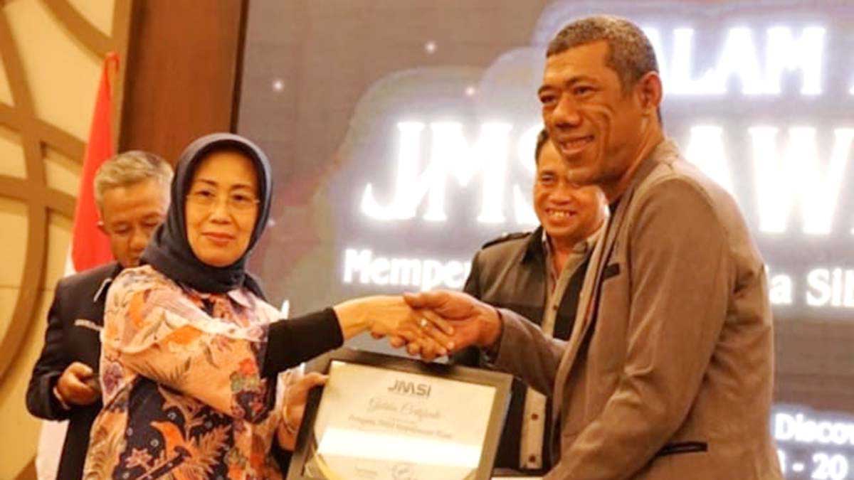 Ketua Dewan Pers Beri Penghargaan kepada JMSI Kepri