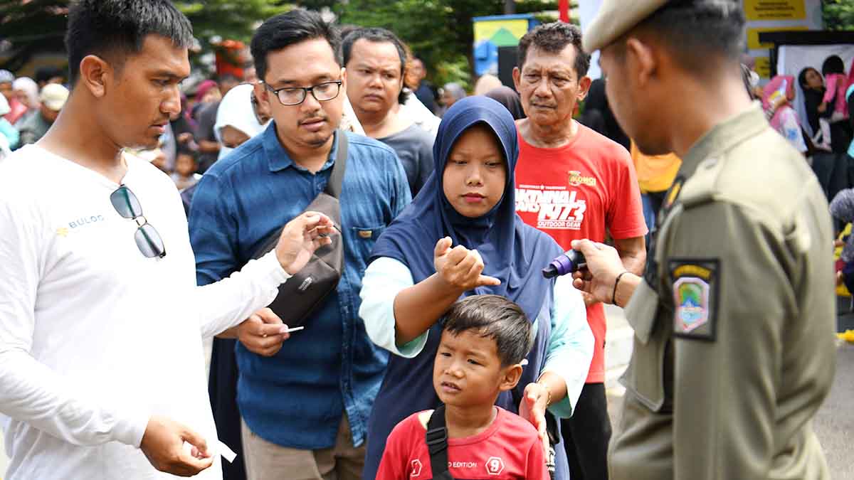 Bey Machmudin Tinjau Gerakan Pasar Murah di Majalengka