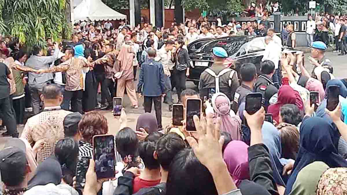 Silaturahmi Bersama Peserta dan Pendampingan Program MEKAAR, Jokowi Bagi-Bagi Sembako