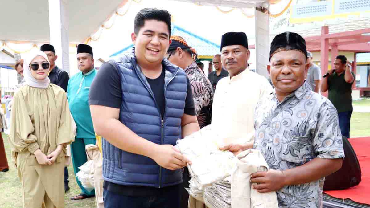 Bupati Roby Naikkan Insentif RT/RW se-Kabupaten Bintan, Ini Besarannya