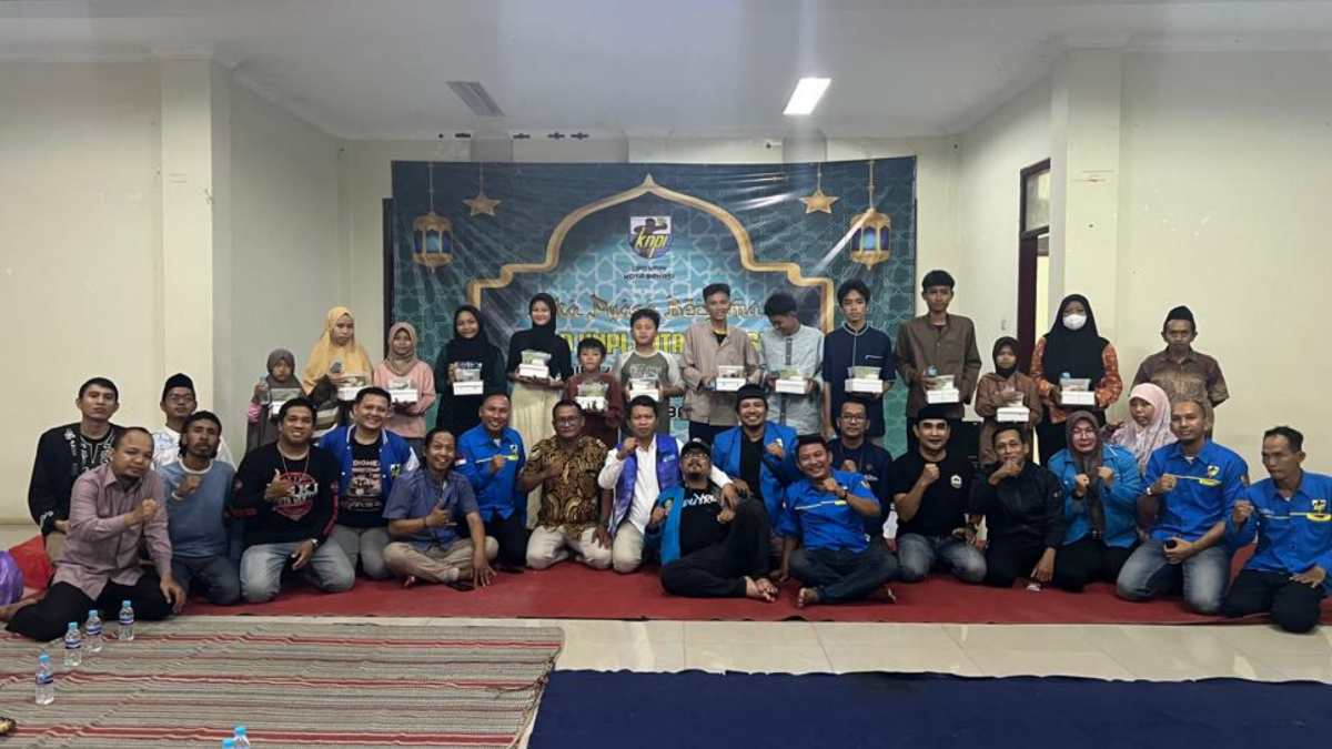 DPD KNPI Kota Bekasi Berbagi Takjil dan Santunan Anak Yatim