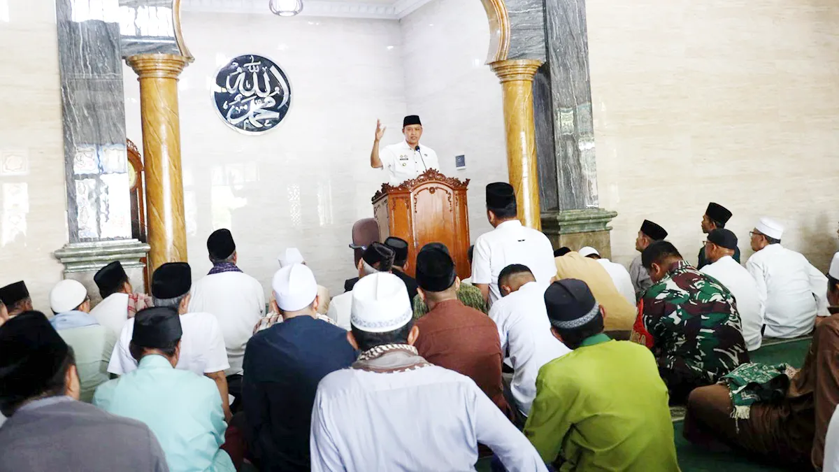 Jumat Keliling di Bekasi Utara, Wali Kota Tri Fokuskan Perhatian pada PSU dan Kesejahteraan Warga
