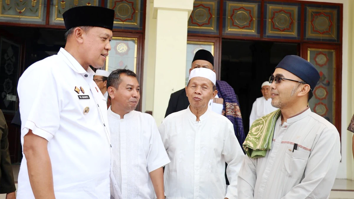 Wali Kota Bekasi, Tri Adhianto, Jumat Keliling di Masjid Al Istiqomah, Kelurahan Harapan Jaya, Kecamatan Bekasi Utara