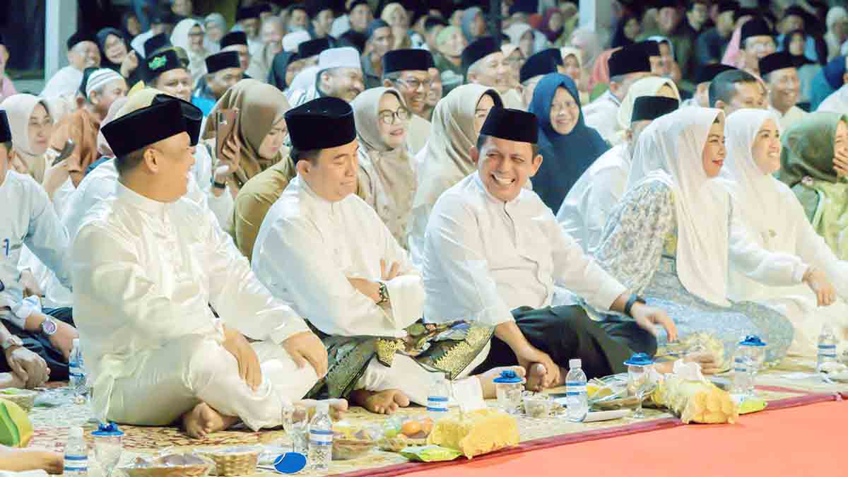 Menko Yusril dan Gubernur Ansar Hadiri Tabligh Akbar di Lingga, Serahkan Bantuan Miliar Rupiah