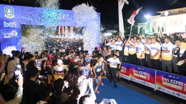 Gubernur Ansar Resmikan BTN Kepri Moon Run 2025, Ribuan Pelari Padati Pusat Kota