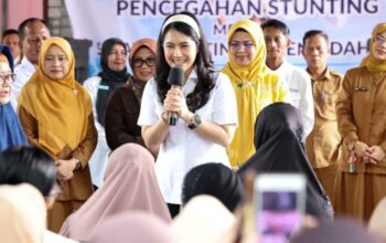 Dewi Ansar Dampingi Wamendukbangga RI Tinjau Aktivitas Sekolah Lansia di Bintan