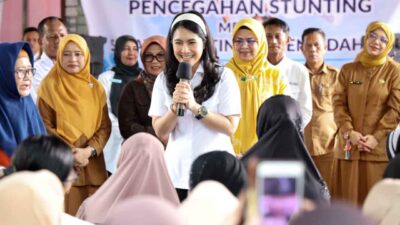 Dewi Ansar Dampingi Wamendukbangga RI Tinjau Aktivitas Sekolah Lansia di Bintan