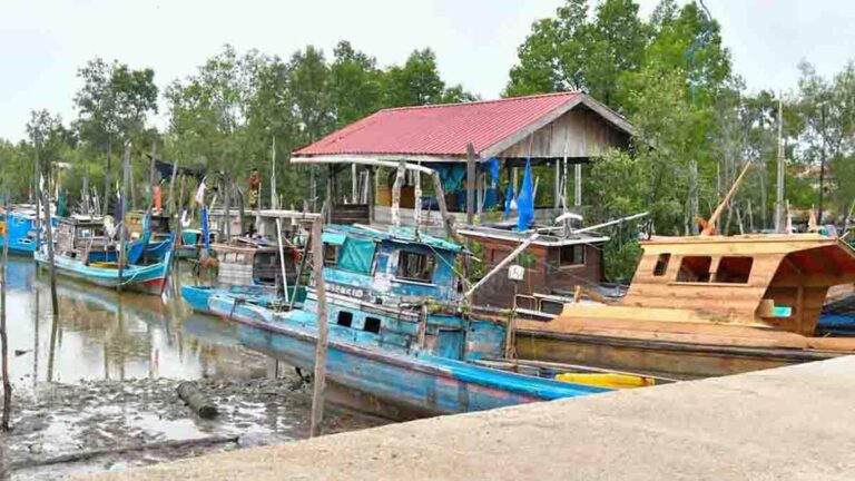 Gubernur Ansar Bangun Tambatan Perahu Rp319 Juta di Karimun untuk Dukung Aktivitas Nelayan