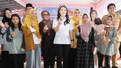 Kunjungi Puskesmas Batu X, Wamendukbangga RI Interaksi dengan Peserta KB