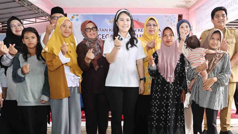 Kunjungi Puskesmas Batu X, Wamendukbangga RI Interaksi dengan Peserta KB