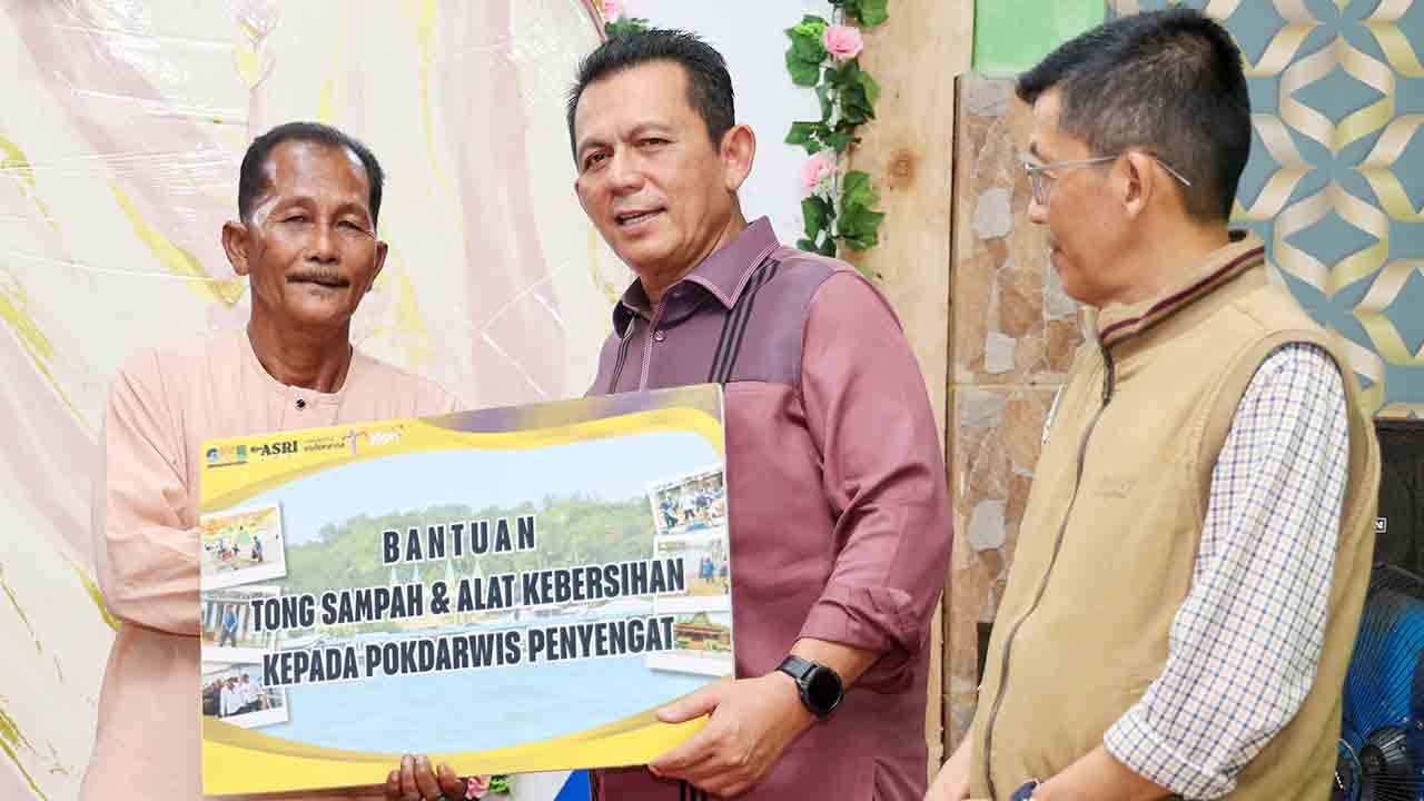 Pemprov Kepri Serahkan Bantuan Kebersihan Wisata