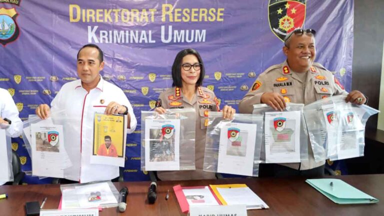 Penemuan Mayat Terkubur Gegerkan Warga Sungai Lumpur Lingga